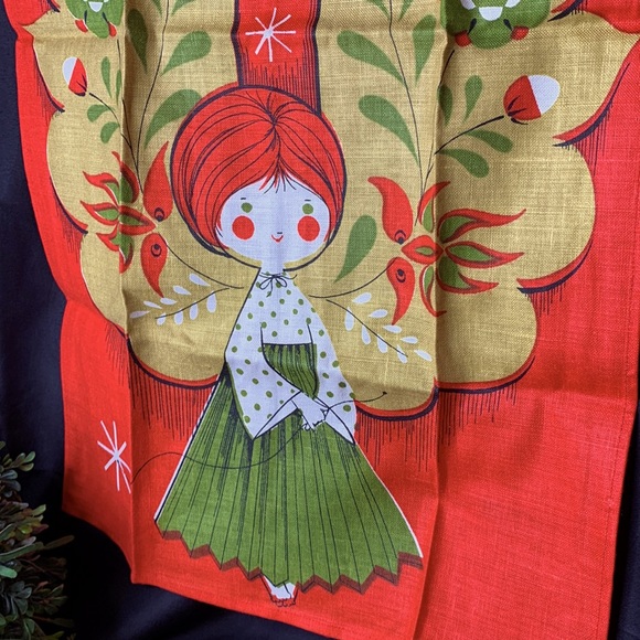 Vintage 1960s red Fallini and Cohn Christmas Angel linen tea towel - Picture 2 of 12